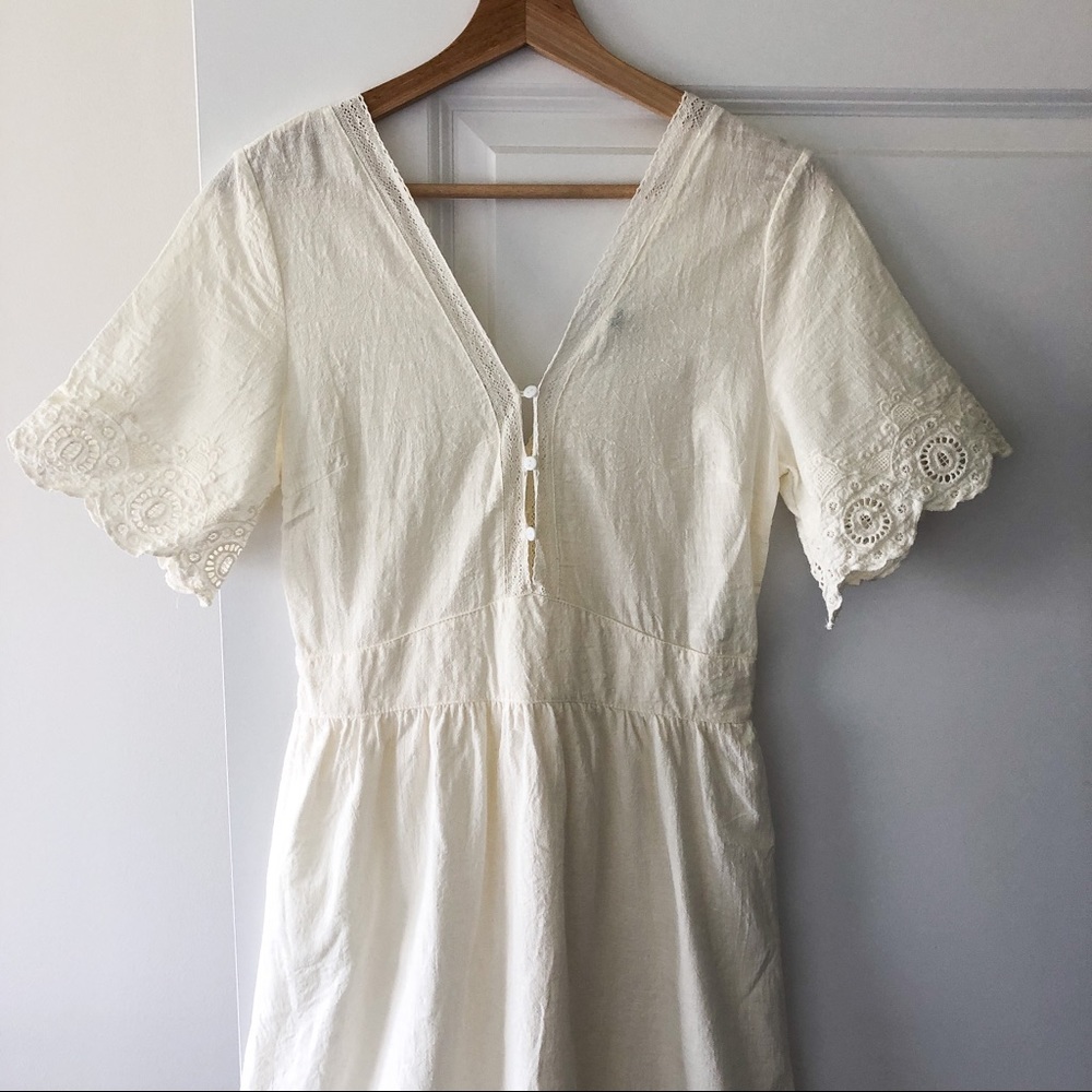 Embroidery dress in ivory